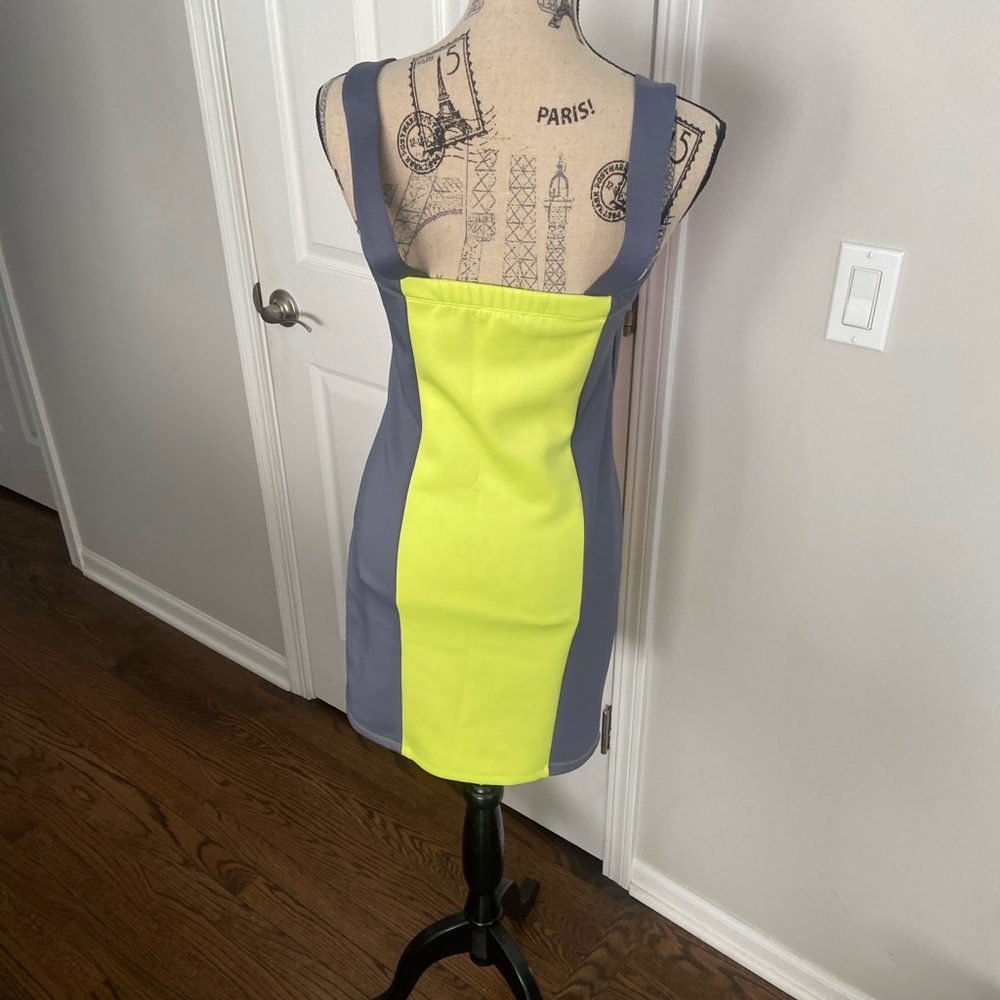 Vibrant Sleeveless Colorblock Dress - Picture 6 of 7